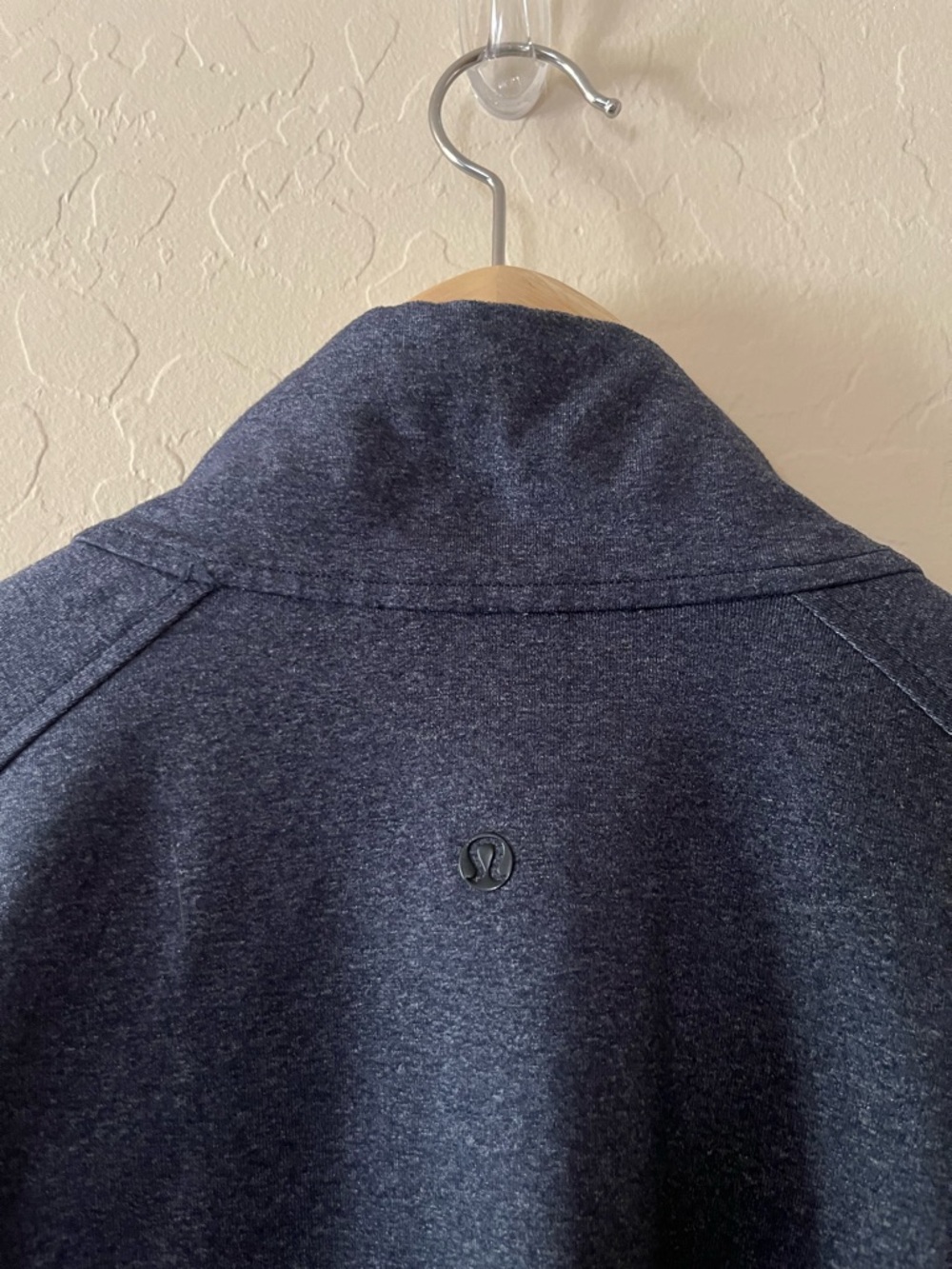 Lululemon Men's Athletic Jacket size 2XL - Picture 3 of 4